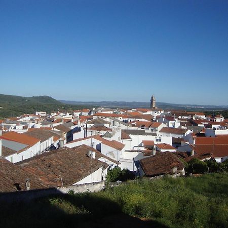 Gasthaus Mirador De Fuentes Fuentes de León Exterior foto
