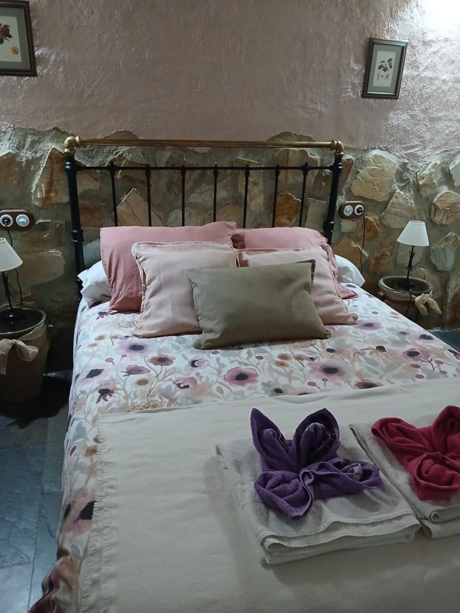 Gasthaus Mirador De Fuentes Fuentes de León Zimmer foto