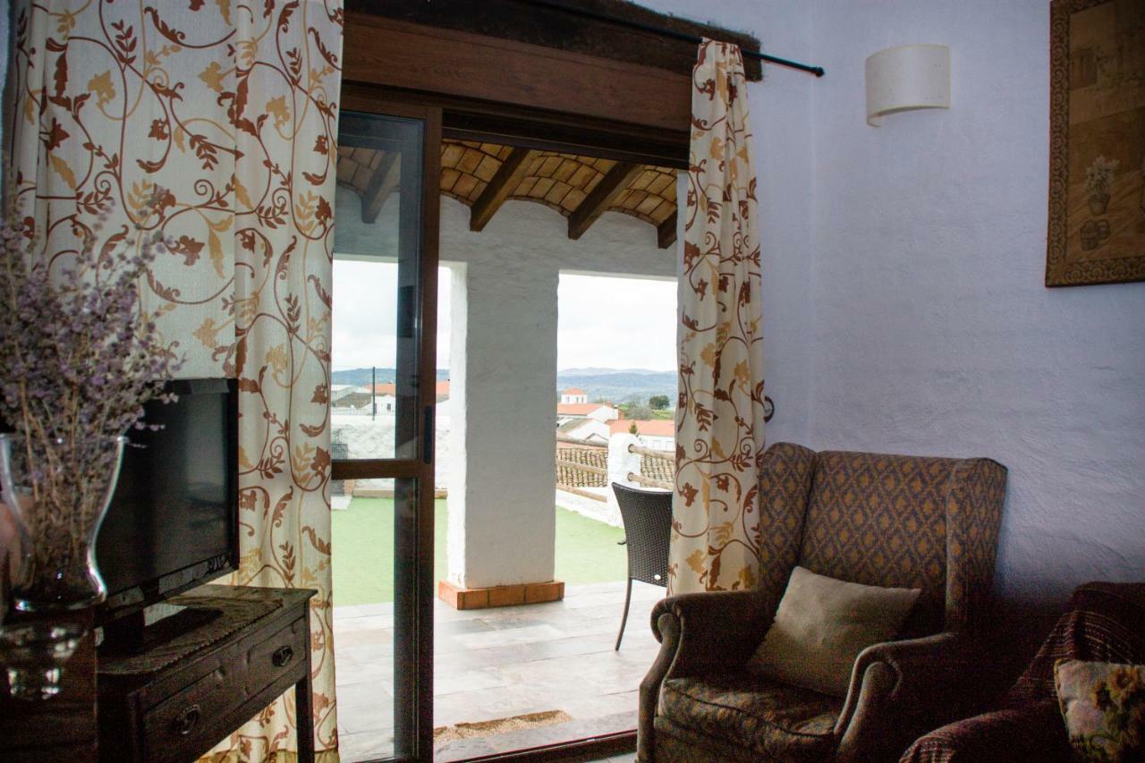 Gasthaus Mirador De Fuentes Fuentes de León Exterior foto