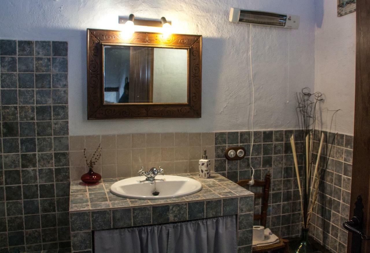 Gasthaus Mirador De Fuentes Fuentes de León Exterior foto